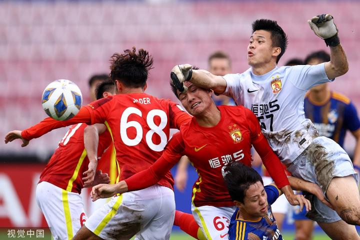 完美体育平台官网-加时末段体能课后，斯图加特门线救险备战亚冠，质疑声仍在，资深球员宣示担当