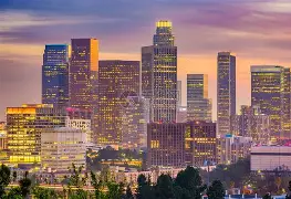 完美体育中国官网-洛杉矶湖人训练开放日，转会期内部沟通引欢呼，NBA季后赛在即，年轻球员得到机会