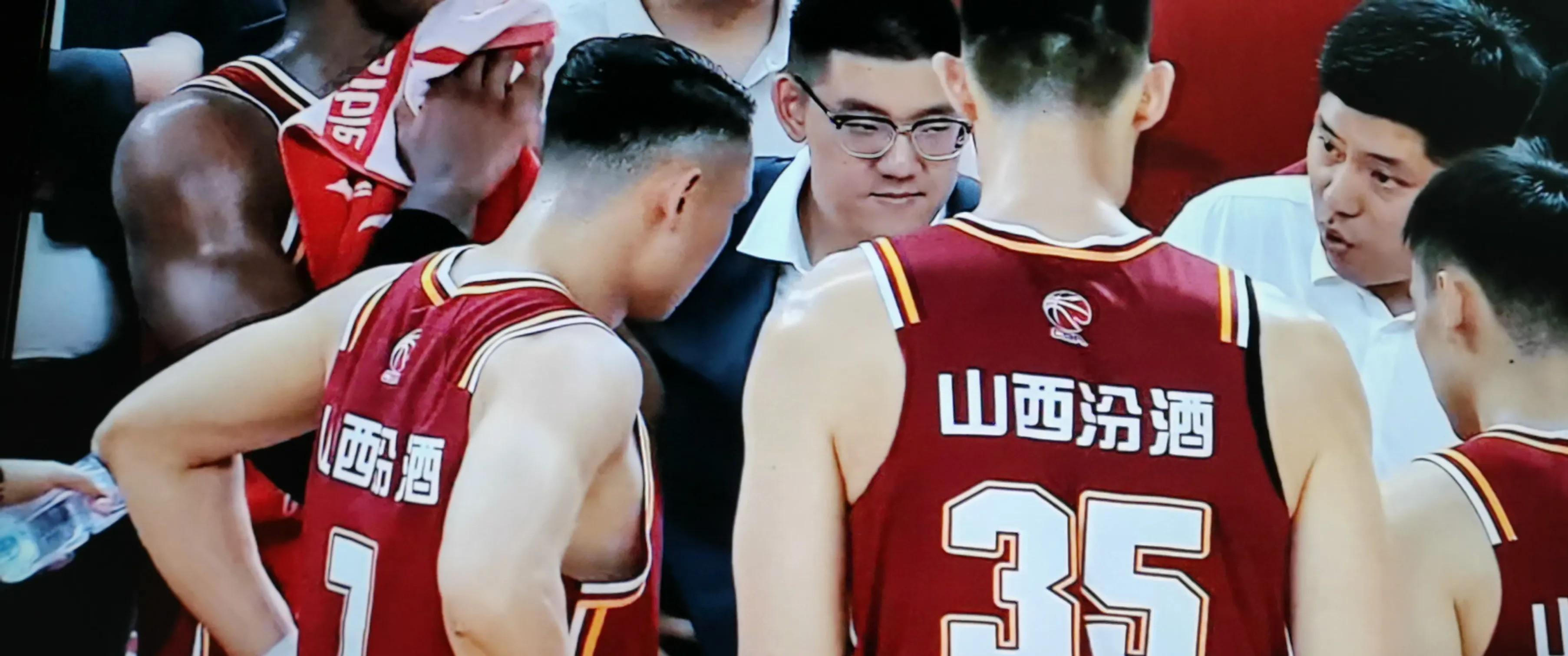 北京国安迎CBA季后赛关键赛，今夜主帅复盘，更衣室稳定，控场能力受关注