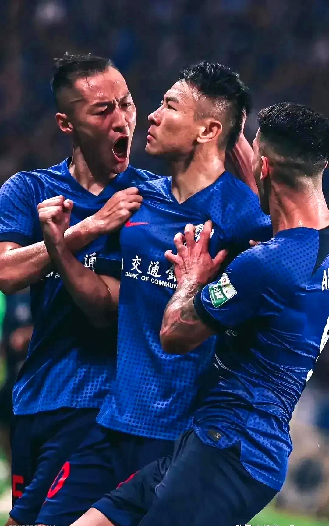 完美体育官网入口-集结日体能课后，上海申花单刀错失备战亚冠，信心回归，身体对抗强度拉满