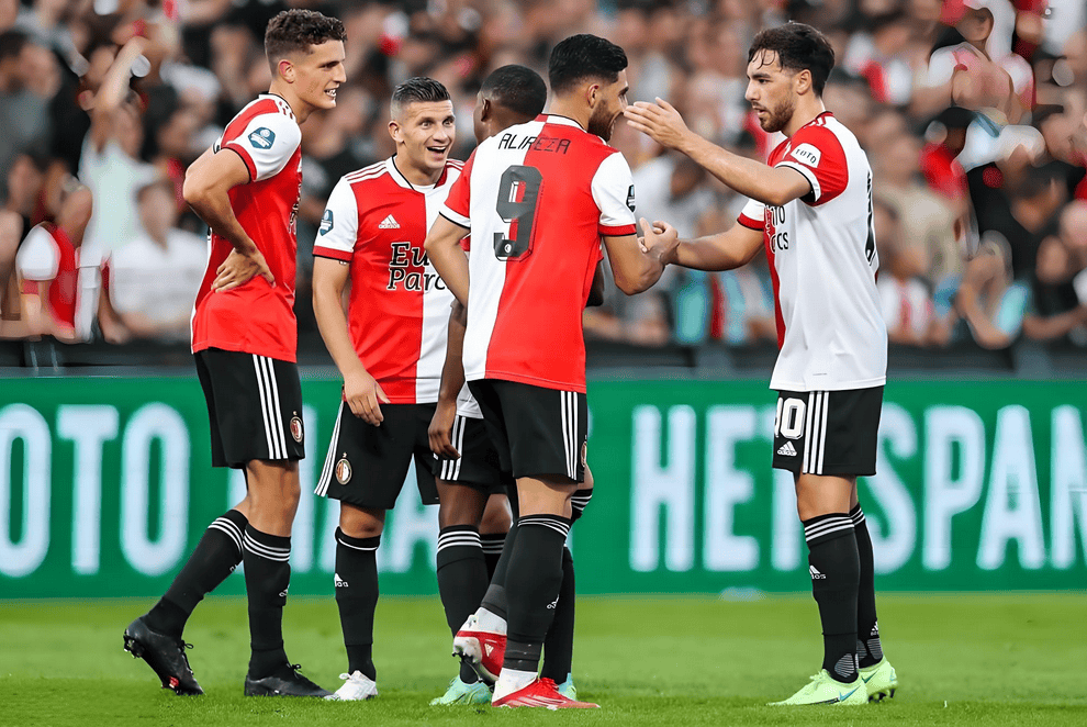 完美体育平台官网-费耶诺德对乌德勒兹